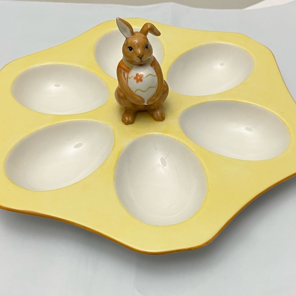 Villeroy & Boch Ostertisch Egg Plate Rabbit yellow 6 spaces 9.5" Diameter 5423